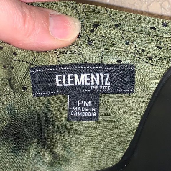 Blouse with 3/4 Ruched Sleeves Green and Black Medium Petite 📢5 for $20 - Picture 6 of 7